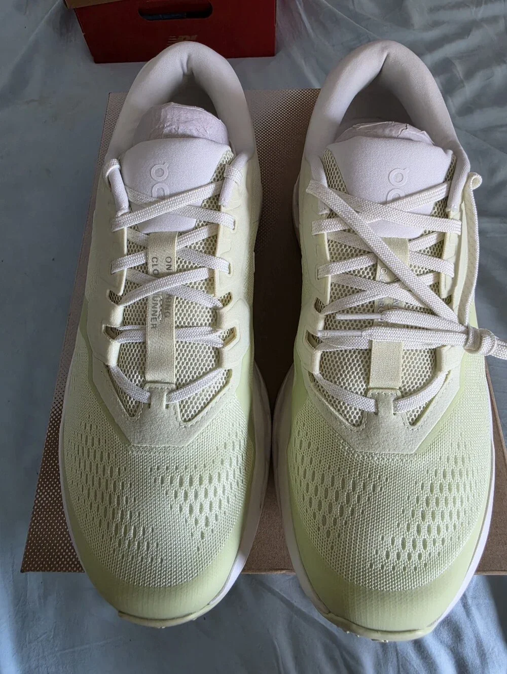 On Running FIRE! NIB! Cloudrunner 3 in Linen & Ivory. Sz 11. R2S!